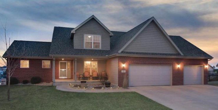 54 Fedor Circle, Bloomington $274,900